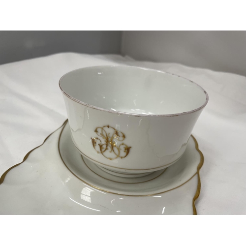 11 - A PORCELAINE DE PARIS CUP AND TRAY CICRA 1900