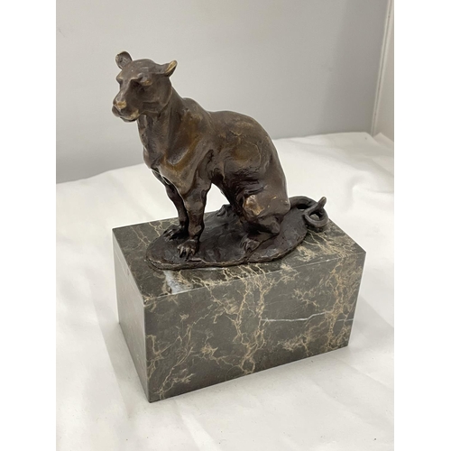 20A - A BRONZE PANTHER ON A MARBLE BASE SIGNED CARVIN HEIGHT 18CM