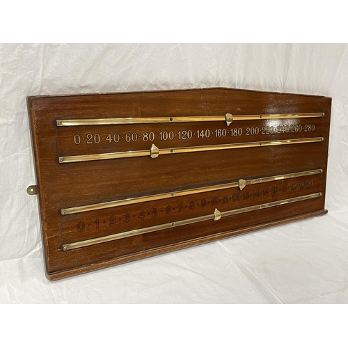 35 - A VINTAGE MAHOGANY AND BRASS SNOOKER SCOREBOARD