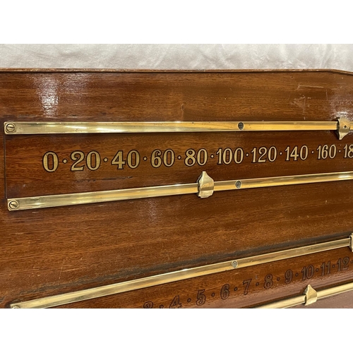 35 - A VINTAGE MAHOGANY AND BRASS SNOOKER SCOREBOARD