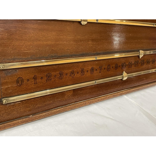 35 - A VINTAGE MAHOGANY AND BRASS SNOOKER SCOREBOARD