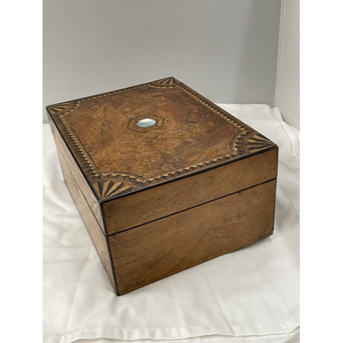 36 - A MAHOGANY BOX WITH BURR WALNUT VENEER, INLAY AND MOTHER OF PEARL DECORATION 29CM X 22CM X 14CM HING... 