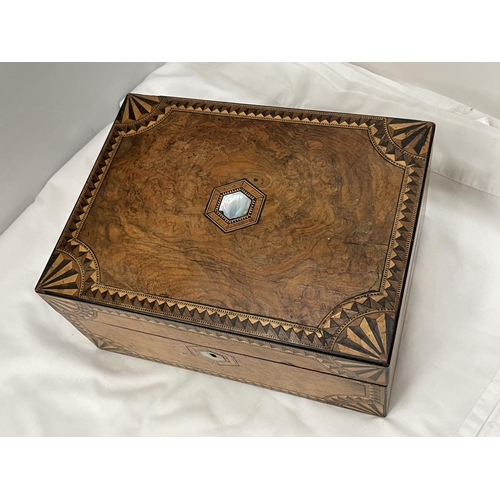 36 - A MAHOGANY BOX WITH BURR WALNUT VENEER, INLAY AND MOTHER OF PEARL DECORATION 29CM X 22CM X 14CM HING... 