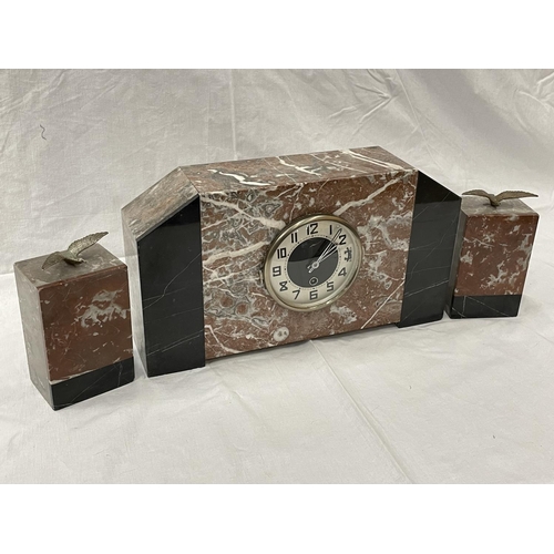 39 - A MARBLE CLOCK WITH GARNITURES IN AN ART DECO STYLE