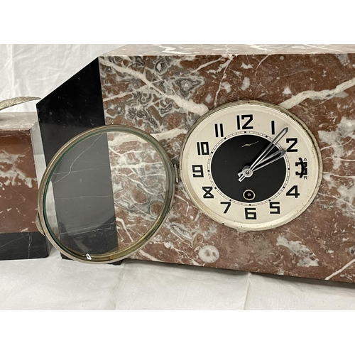 39 - A MARBLE CLOCK WITH GARNITURES IN AN ART DECO STYLE