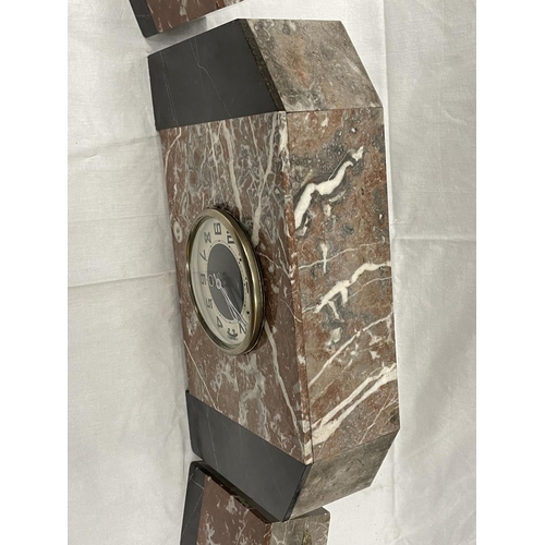 39 - A MARBLE CLOCK WITH GARNITURES IN AN ART DECO STYLE