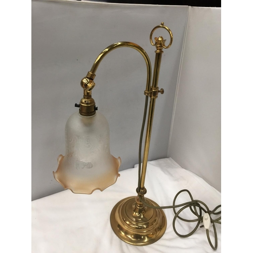 53A - A VINTAGE BRASS DESK LAMP WITH FLUTED GLASS SHADES