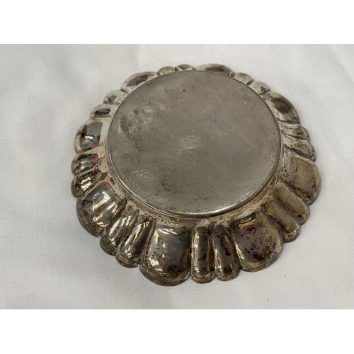 8 - A HALLMARKED BIRMINGHAM SILVER PIN DISH 11CM DIAMETER GROSS WEIGHT 76 GRAMS