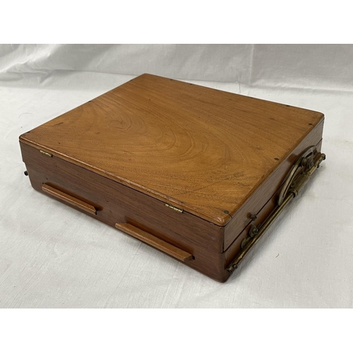 9 - A 19TH CENTURY ARTIST'S FOLDING PAINTING BOX