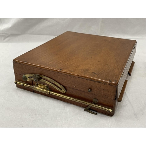 9 - A 19TH CENTURY ARTIST'S FOLDING PAINTING BOX