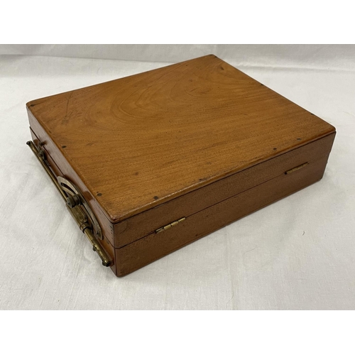 9 - A 19TH CENTURY ARTIST'S FOLDING PAINTING BOX