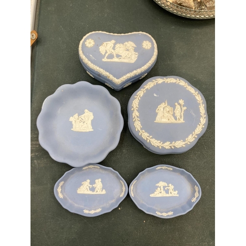 84 - FIVE PIECES OF WEDGWOOD JASPERWARE TO INCLUDE TRINKET BOXES, PIN TRAYS, ETC