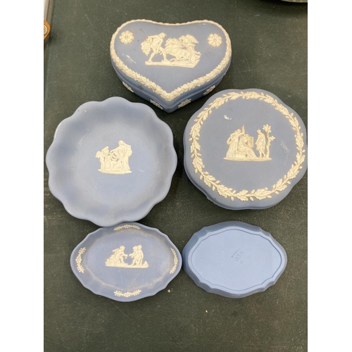 84 - FIVE PIECES OF WEDGWOOD JASPERWARE TO INCLUDE TRINKET BOXES, PIN TRAYS, ETC