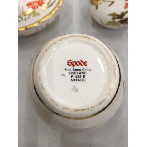 92 - FOUR PIECES OF SPODE 'MIKADO' PATTERN TO INCLUDE BASKET, VASES AND TRINKET DISH WITH LID