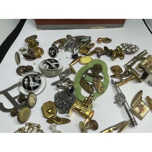 92A - VARIOUS ITEMS TO INCLUDE CUFFLINKS, BROOCHES, TIE PINS ETC