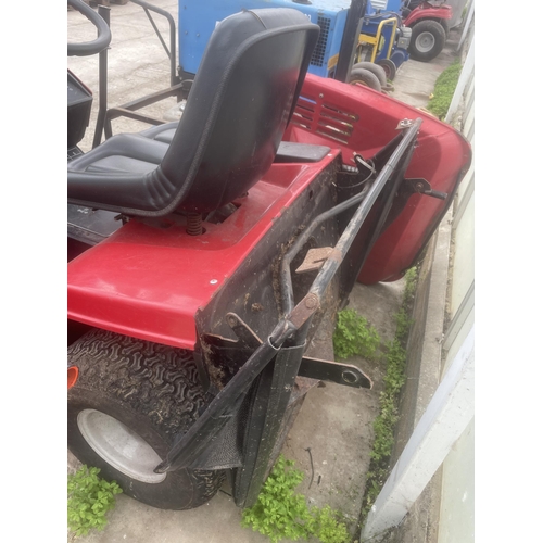 104 - AN MTD LAWNFLITE 906 RIDE ON MOWER 16.5HP 40