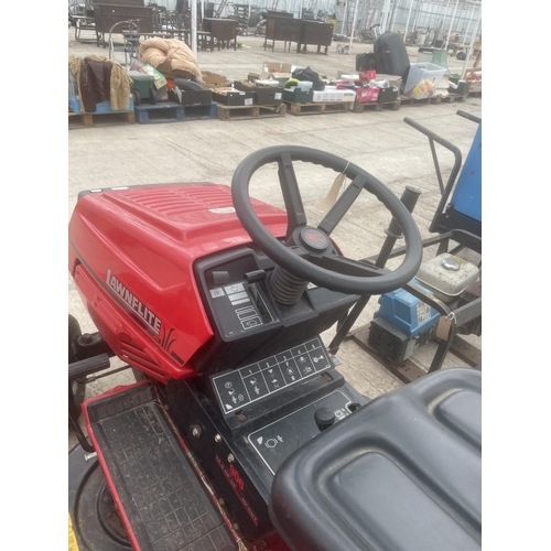 104 - AN MTD LAWNFLITE 906 RIDE ON MOWER 16.5HP 40