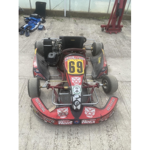 119 - A RACING GO KART WITH ROLSON ENGINE WHICH HAS DONE APPROX 4 HOURS ONLY IT IS GOVERNED FOR JUNIOR RAC... 