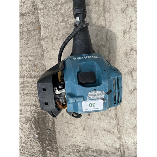 30 - MAKITA EN495 SHORT POLE HEDGE CUTTER  +  VAT