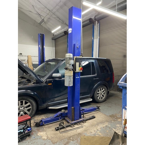 122 - A SWL 4 TONNE  BLUE TWO POST ELECTRIC/HYDRAULIC 3 PHASE APPROX 8 YEARS OLD  VEHICLE LIFT TO TO BE CO... 