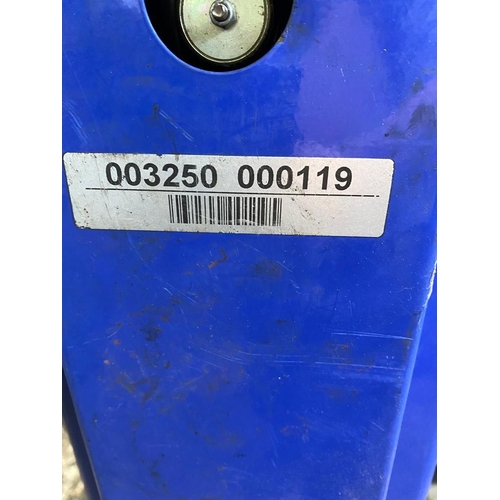 122 - A SWL 4 TONNE  BLUE TWO POST ELECTRIC/HYDRAULIC 3 PHASE APPROX 8 YEARS OLD  VEHICLE LIFT TO TO BE CO... 