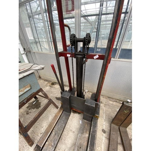 92 - HIGH LIFT PALLET TRUCK  NO  VAT