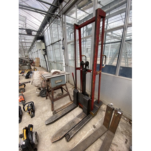 92 - HIGH LIFT PALLET TRUCK  NO  VAT