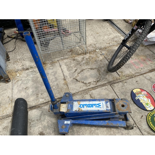 897 - 2000KG WEBBER TROLLEY JACK   +  VAT