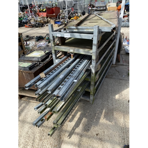 455 - 6 TROLLEYS 24 POSTS NO VAT