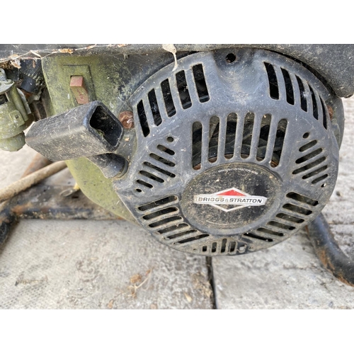 473 - GENERATOR WITH A BRIGGS & STRATTON ENGINE  NO  VAT