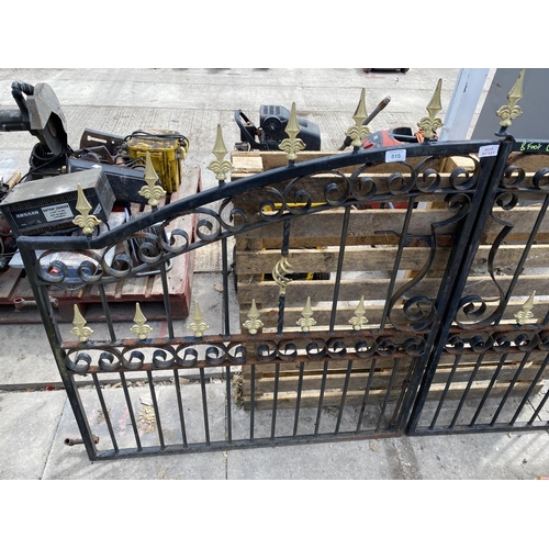 515 - SET OF GATES 8' X 4'  NO VAT