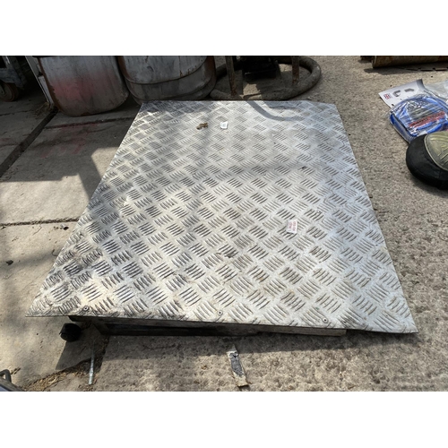 555 - ALUMINIUM RAMP  NO VAT