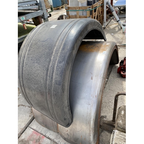 557 - 7  ARTIC TRAILER MUD GUARDS  NO VAT