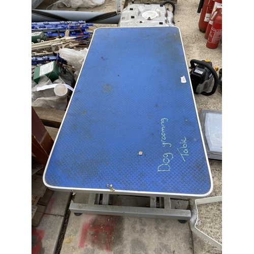 571 - EASY GROOM DOG GROOMING TABLE  NO VAT