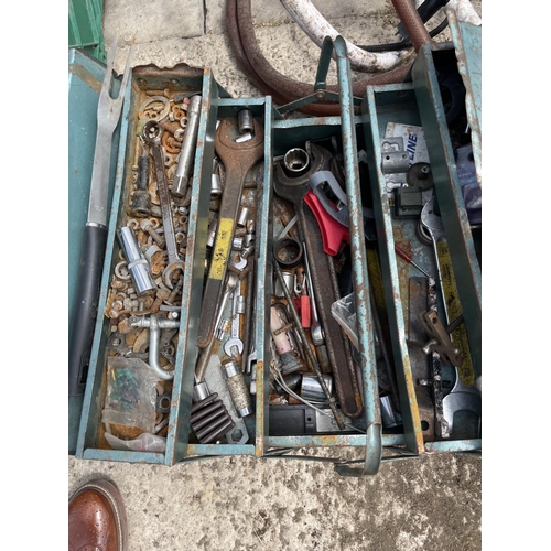 625 - PUMP LIGHTS AND TOOL BOX  NO VAT