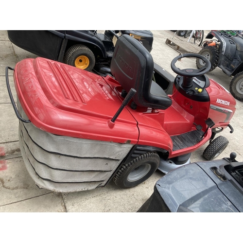 130 - HONDA 16 HP V TWIN HYDRO RIDE ON LAWN MOWER 300 LITRE GRASS BOX NO VAT