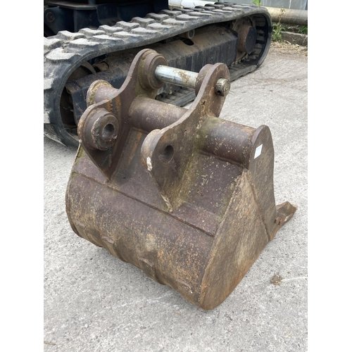 172A - DIGGER BUCKET 2' WITH TEETH NO VAT