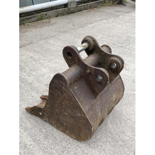 172A - DIGGER BUCKET 2' WITH TEETH NO VAT