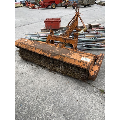 254 - TRACTOR YARD BRUSH  WORKING ORDER NO VAT