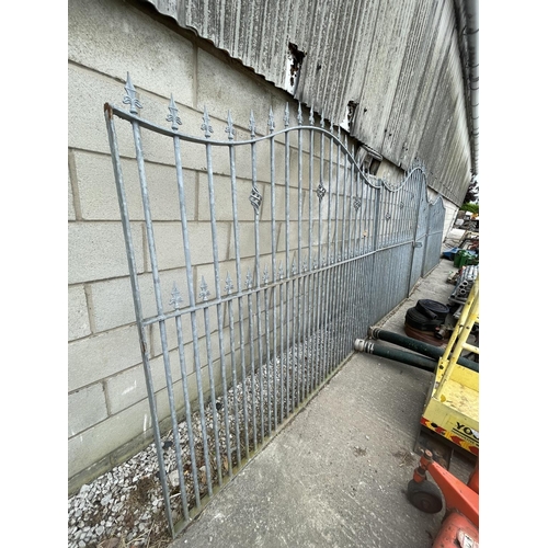 214 - A SET OF 4 GALVANISED GATES & PANELS VIZ MATCHING PAIR OF GALVANISED PANELS 8' WIDE X 6'9