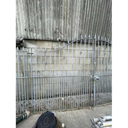 214 - A SET OF 4 GALVANISED GATES & PANELS VIZ MATCHING PAIR OF GALVANISED PANELS 8' WIDE X 6'9