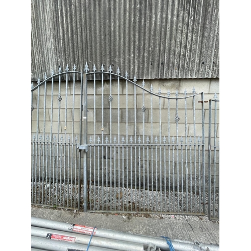 214 - A SET OF 4 GALVANISED GATES & PANELS VIZ MATCHING PAIR OF GALVANISED PANELS 8' WIDE X 6'9