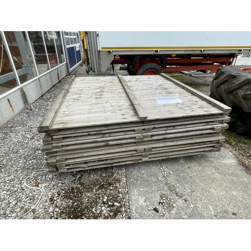 310 - 15 FENCE PANELS  + VAT