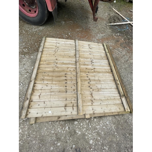 351S - 2 FENCE PANELS  + VAT