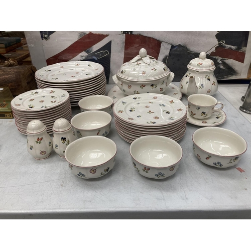 12 - A COLLECTION OF VILLEROY AND BOCH DINNERWARE TO INCLUDE DINNER PLATES, SIDE PLATES, CAKE PLATES, LAR... 