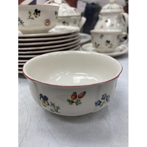 12 - A COLLECTION OF VILLEROY AND BOCH DINNERWARE TO INCLUDE DINNER PLATES, SIDE PLATES, CAKE PLATES, LAR... 