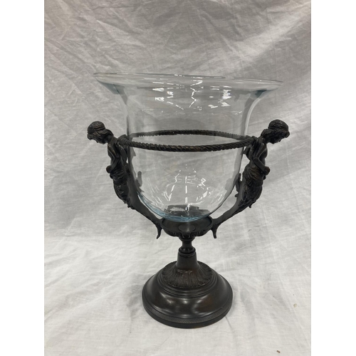 22 - A LARGE HAND BLOWN GLASS BOWL IN A BRONZE COLOURED METAL HOLDER DECORATED WITH ANGELS - HEIGHT 35CM ... 