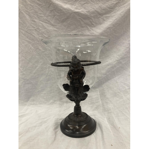 22 - A LARGE HAND BLOWN GLASS BOWL IN A BRONZE COLOURED METAL HOLDER DECORATED WITH ANGELS - HEIGHT 35CM ... 