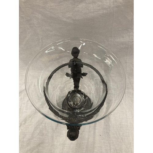 22 - A LARGE HAND BLOWN GLASS BOWL IN A BRONZE COLOURED METAL HOLDER DECORATED WITH ANGELS - HEIGHT 35CM ... 
