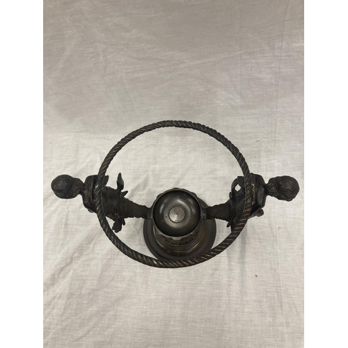 22 - A LARGE HAND BLOWN GLASS BOWL IN A BRONZE COLOURED METAL HOLDER DECORATED WITH ANGELS - HEIGHT 35CM ... 